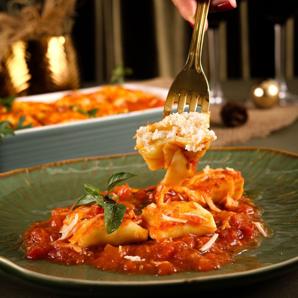 FAGOTTINI DE DAMASCO COM ABACAXI E MOLHO BRANCO