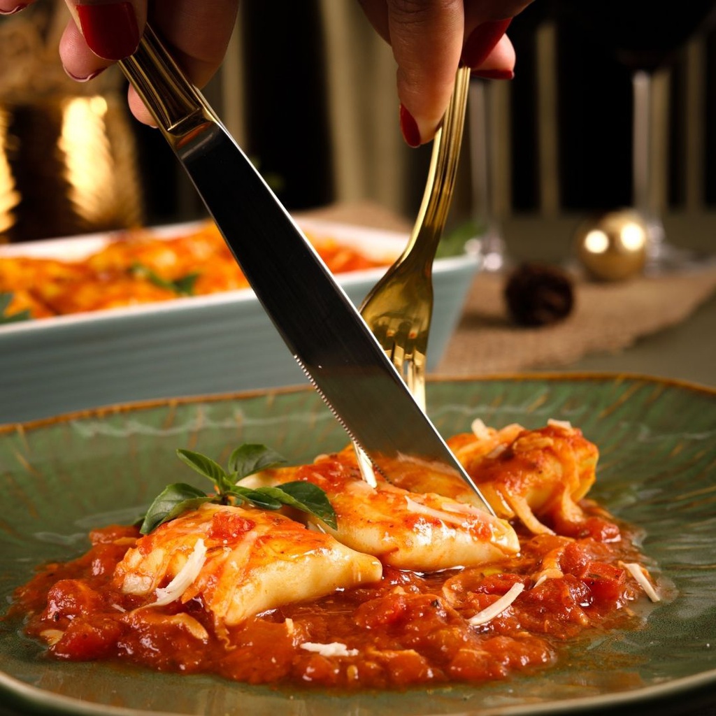 FAGOTTINI DE DAMASCO COM ABACAXI E MOLHO POMODORO