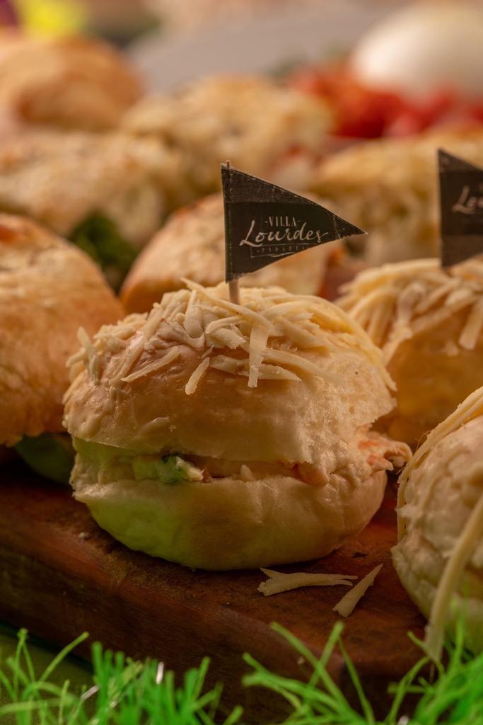 PÃO DELÍCIA COM PASTA DE FRANGO COM ABACAXI