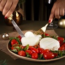 DUO DE BURRATA COM TOMATE CONFIT E MANJERICÃO
