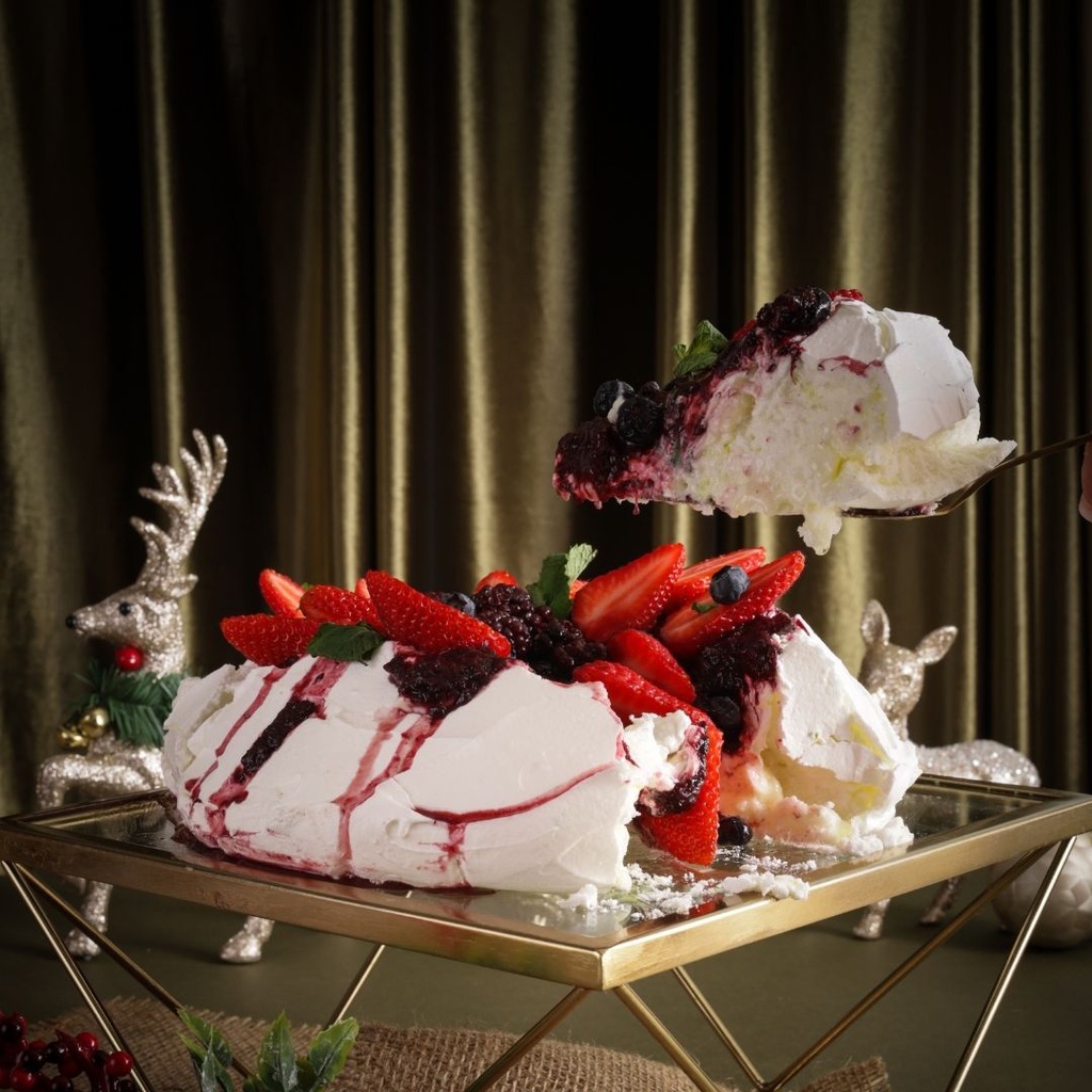 PAVLOVA DE FRUTAS VERMELHAS