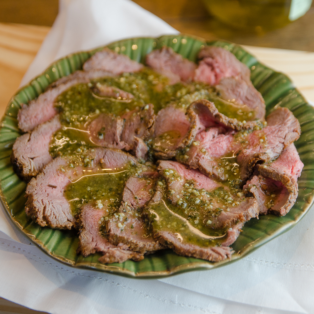 ANTEPASTO DE ROSBIFE AO MOLHO PESTO