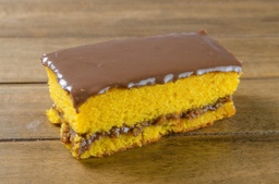 [745] BOLO DE CENOURA COM COBERTURA E RECHEIO DE CHOCOLATE