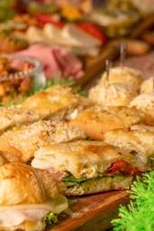 [52455] SANDUÍCHE DE FOCACCIA COM PARMA E MUÇARELA DE BUFALA